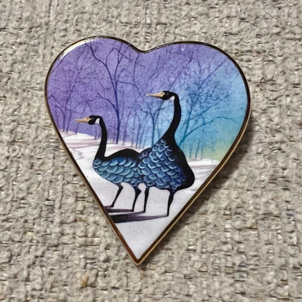 P. Buckley Moss Never Ending Love 2001 Society Heart Pin Pendant Geese 6888